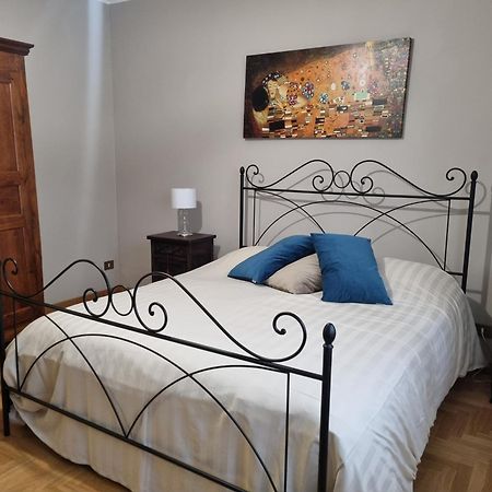 Raimondo'S Apartment ألبا المظهر الخارجي الصورة