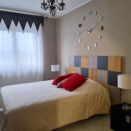 Raimondo'S Apartment ألبا المظهر الخارجي الصورة
